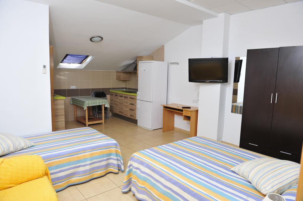Hostal Via Del Caminante Madrigalejo Εξωτερικό φωτογραφία